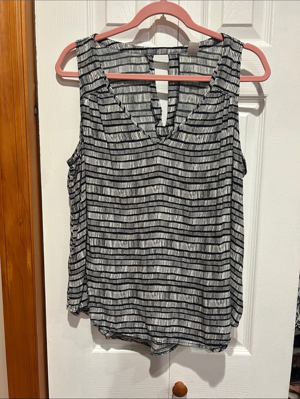 Old Navy Black and White Striped V-Neck Sleeveless Top